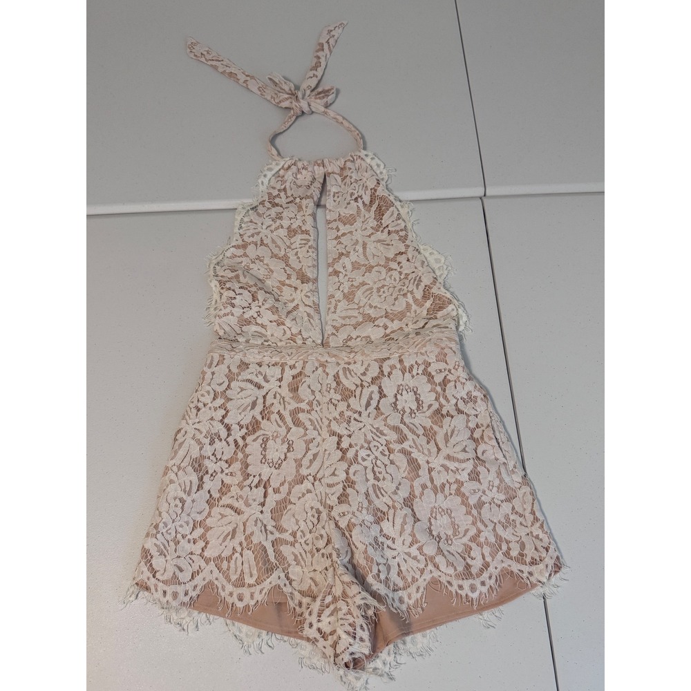 DO+BE Floral Lace Halter Romper Keyhole Eyelash Trim Beige White lace  gf - Picture 2 of 5